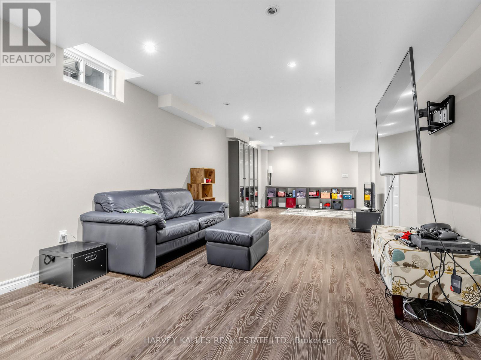 28 SOUTHVALE DRIVE - 26