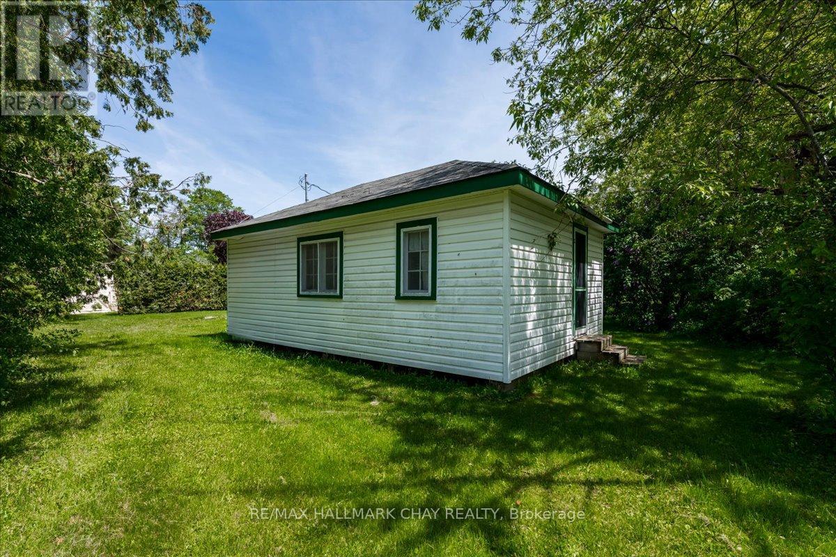 1056 EWART STREET - 11