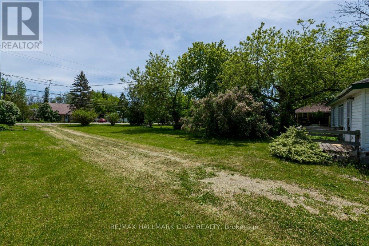1056 EWART STREET - 13