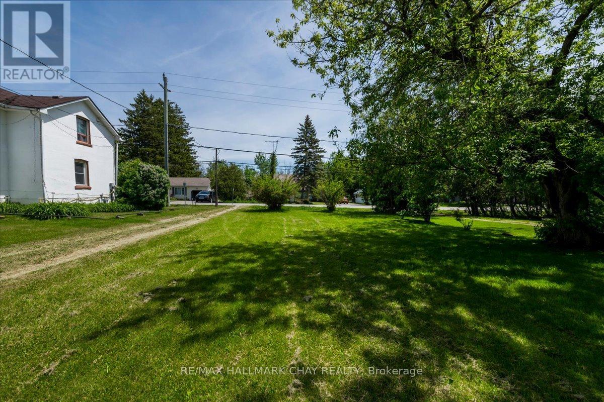 1056 EWART STREET - 14