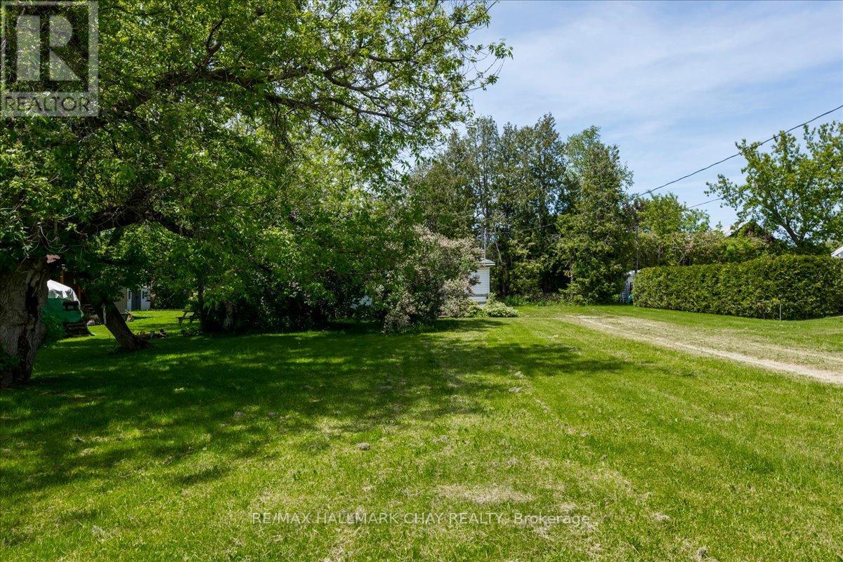 1056 EWART STREET - 15