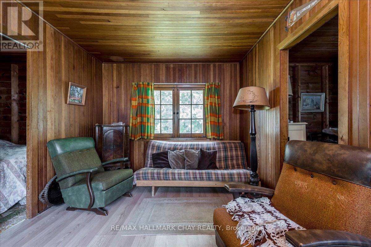 1056 EWART STREET - 5