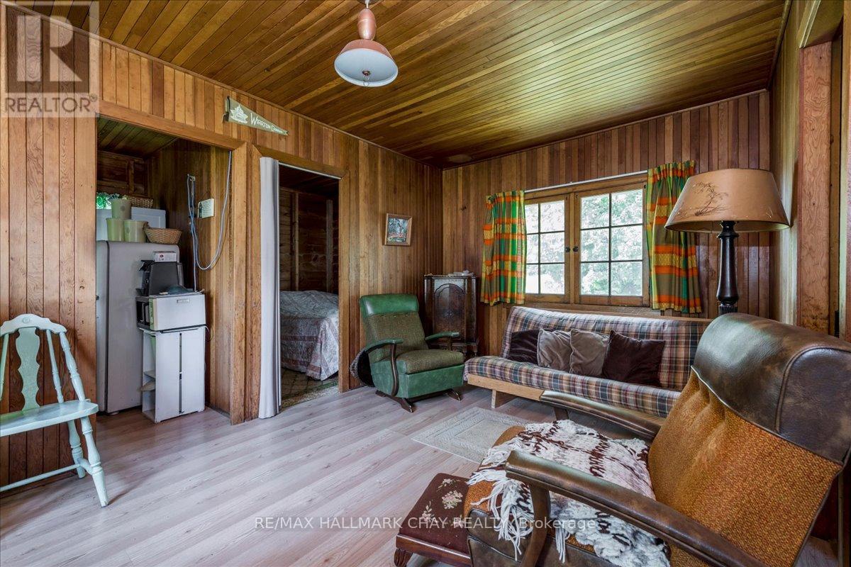 1056 EWART STREET - 6