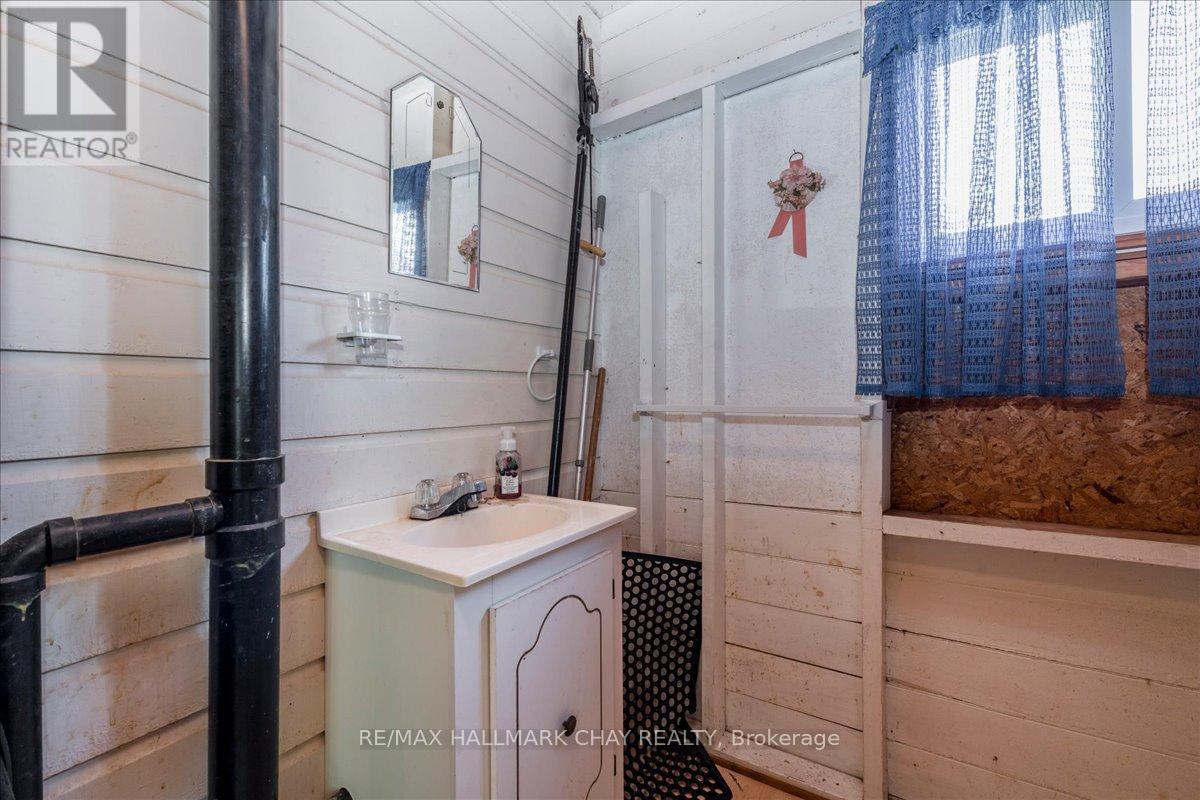 1056 EWART STREET - 8