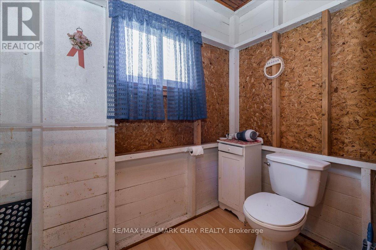 1056 EWART STREET - 9