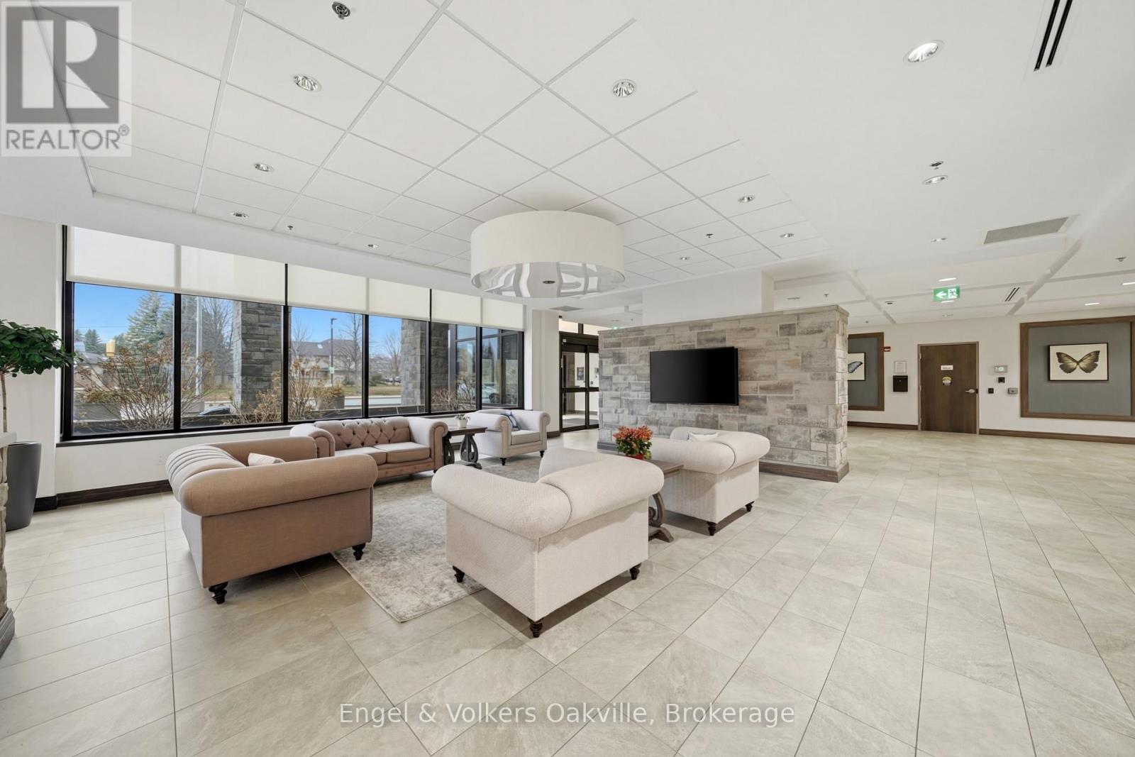#101 3290 NEW STREET - 31