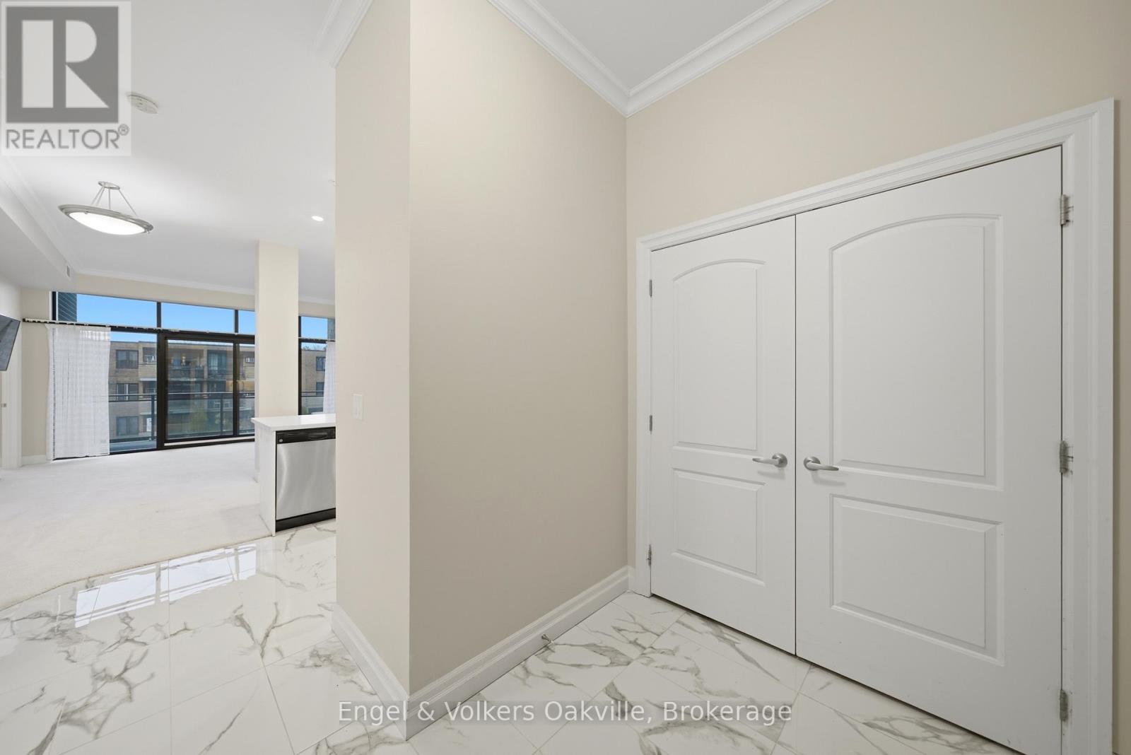 #101 3290 NEW STREET - 6