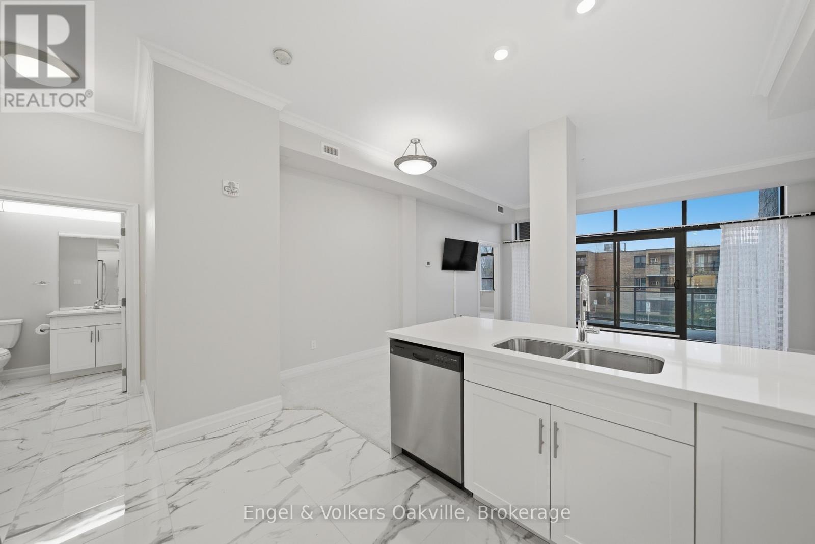 #101 3290 NEW STREET - 9