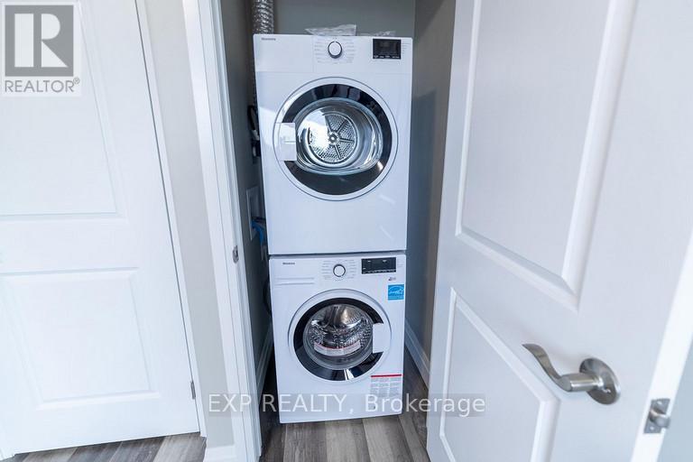 #3 3815 Portage Road, Niagara Falls (Stamford), Ontario, L2J2L1, Niagara Falls (Stamford), Ontario — photo 4 of 5