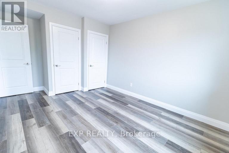 #3 3815 Portage Road, Niagara Falls (Stamford), Ontario, L2J2L1, Niagara Falls (Stamford), Ontario — photo 5 of 5