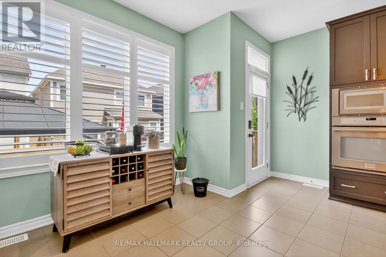 33 SUMMITVIEW DRIVE - 10