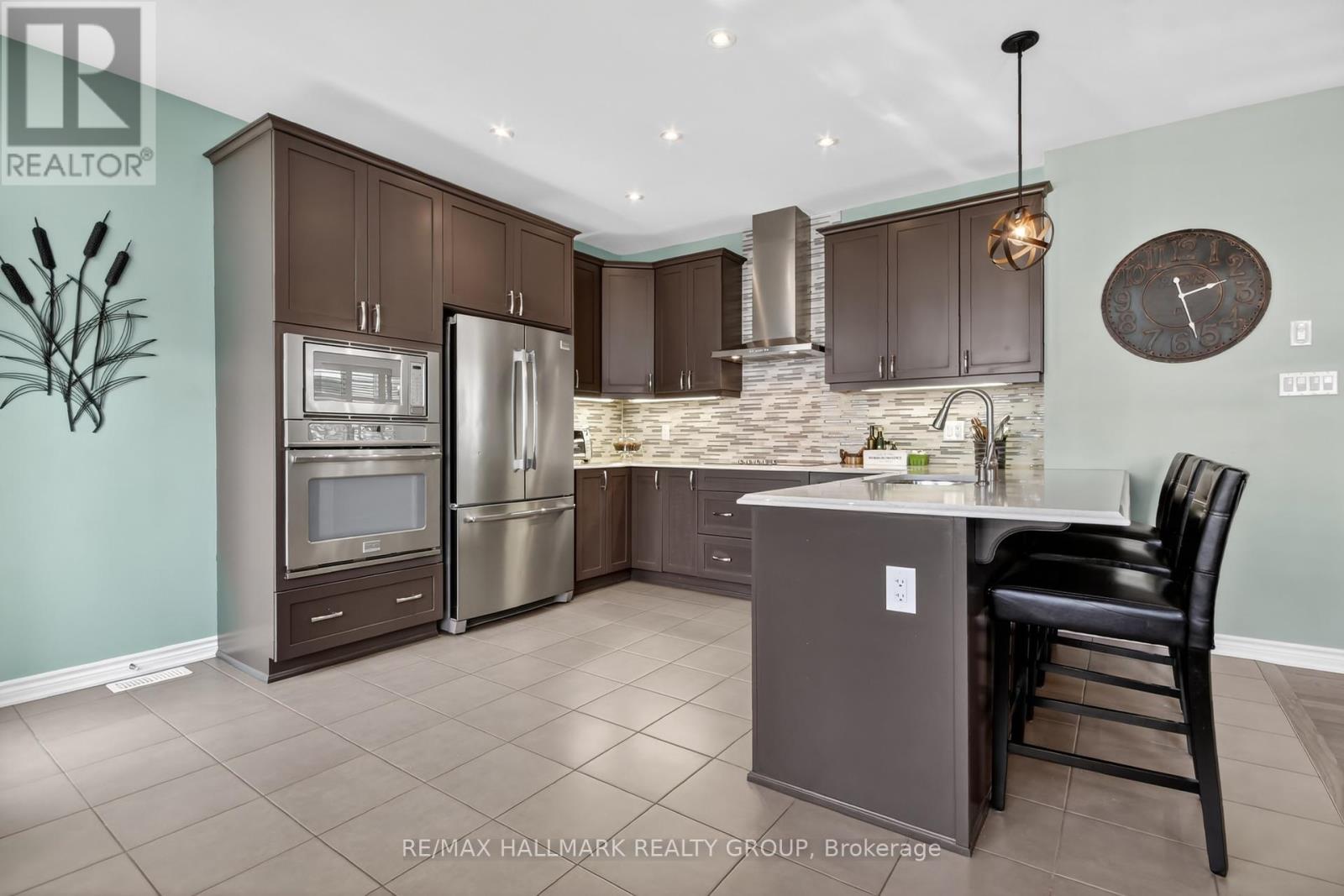 33 SUMMITVIEW DRIVE - 11