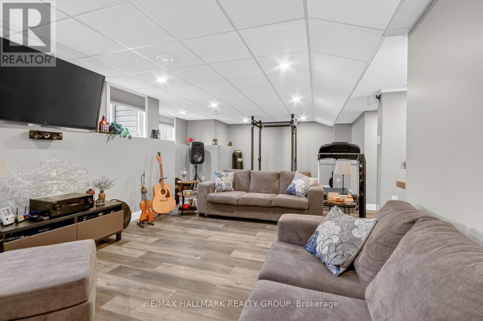 33 SUMMITVIEW DRIVE - 28