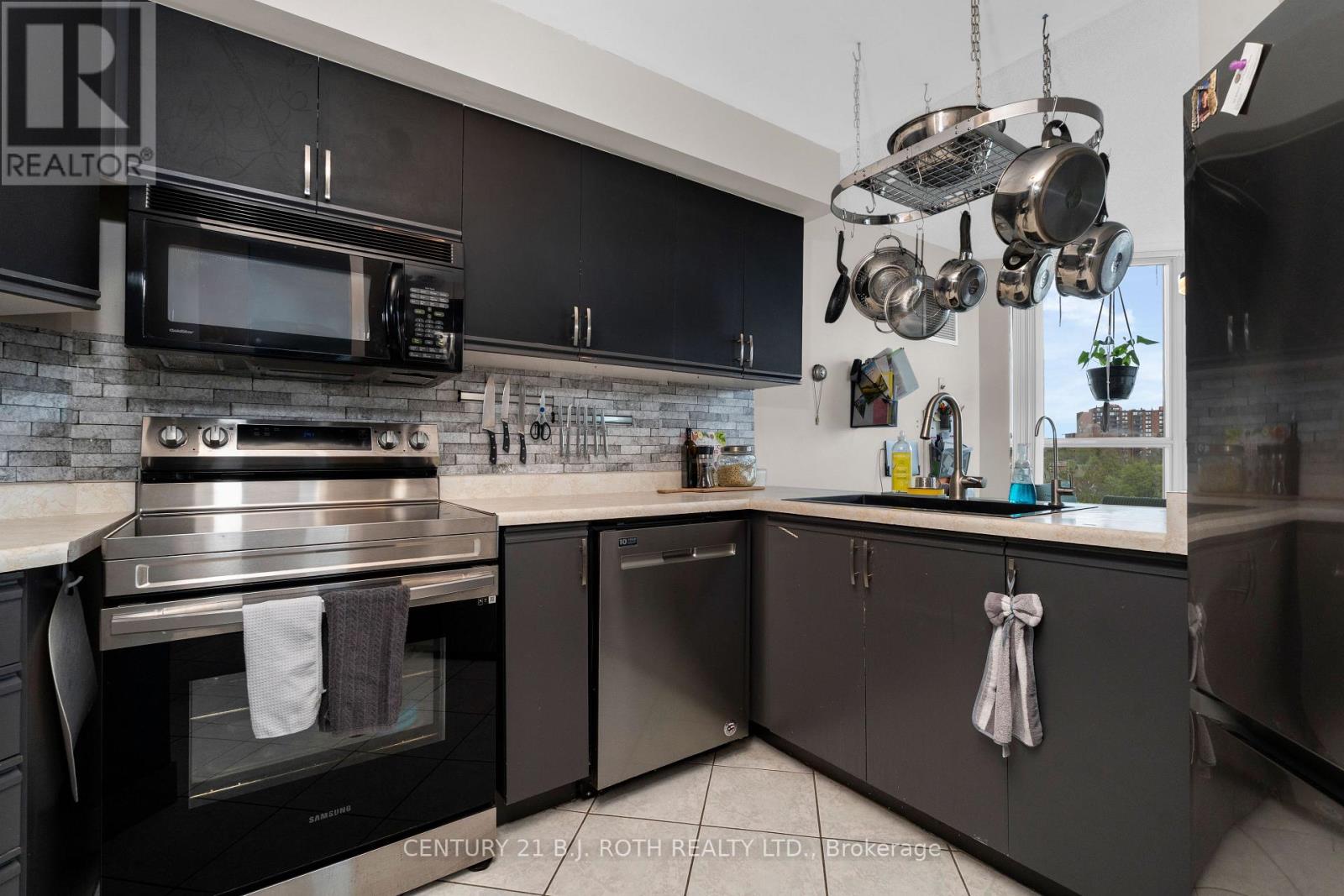 807 - 150 DUNLOP STREET E