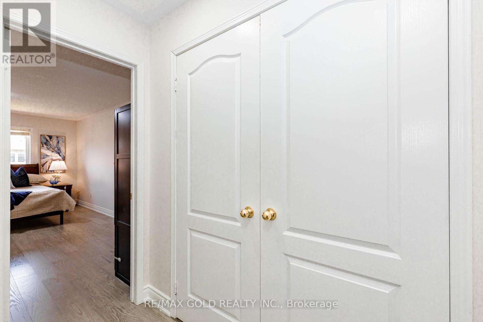 48 SUGARBERRY DRIVE - 33