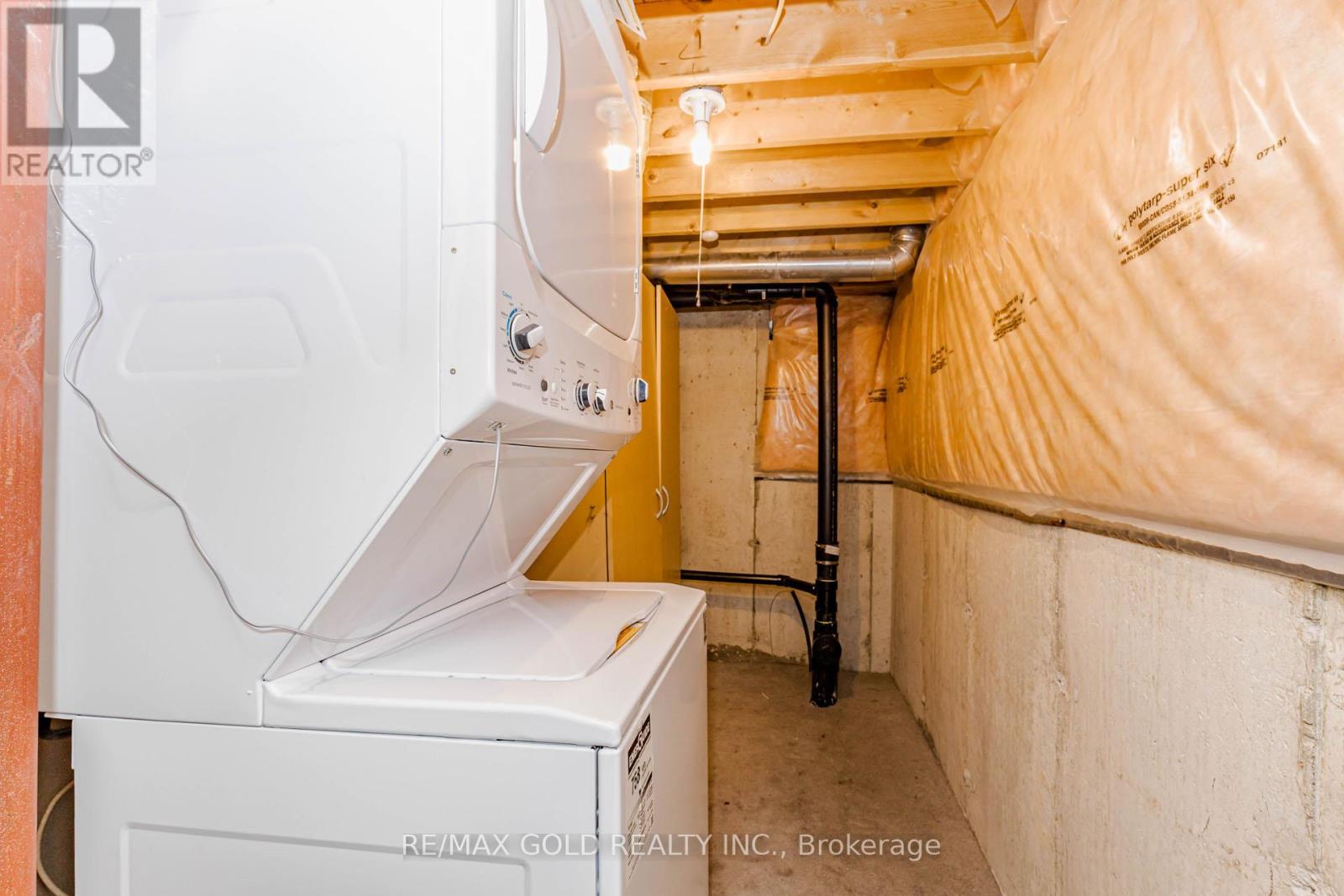 48 SUGARBERRY DRIVE - 40