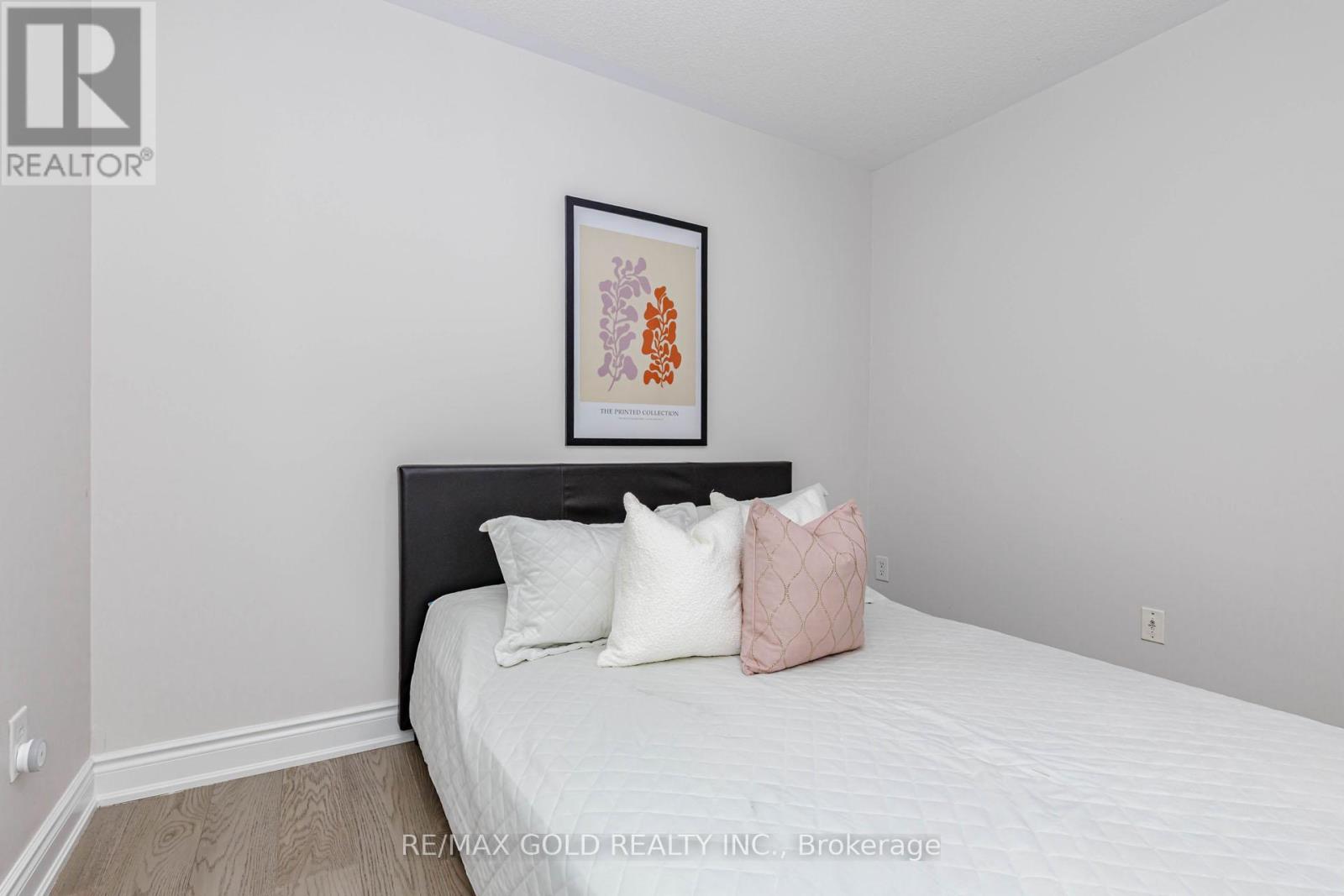 48 SUGARBERRY DRIVE - 30