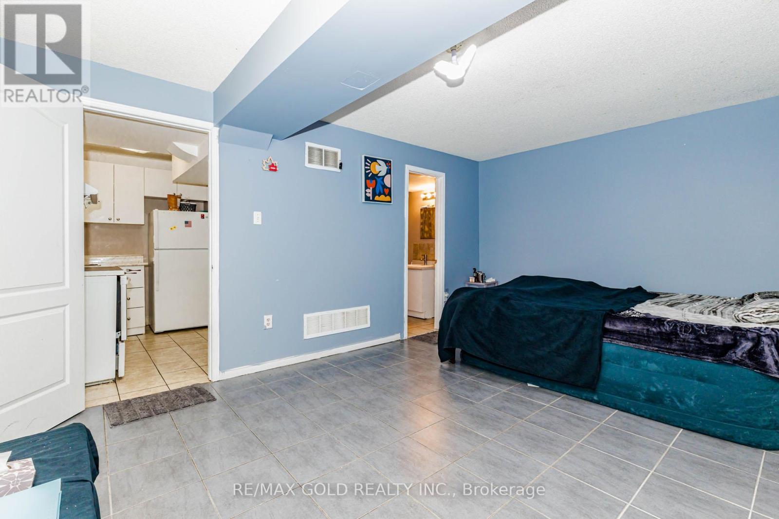 48 SUGARBERRY DRIVE - 36
