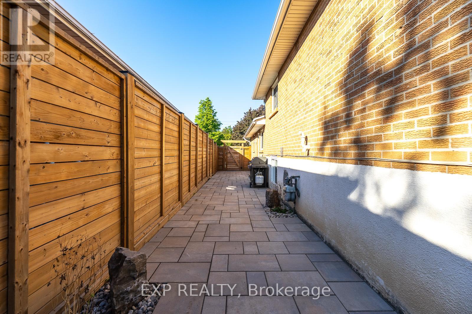 1856 BONNYMEDE DRIVE - 28