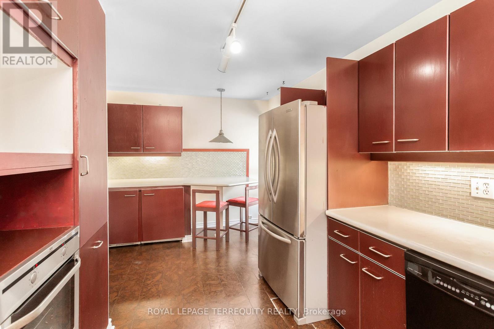#33 1250 MARLBOROUGH COURT - 19