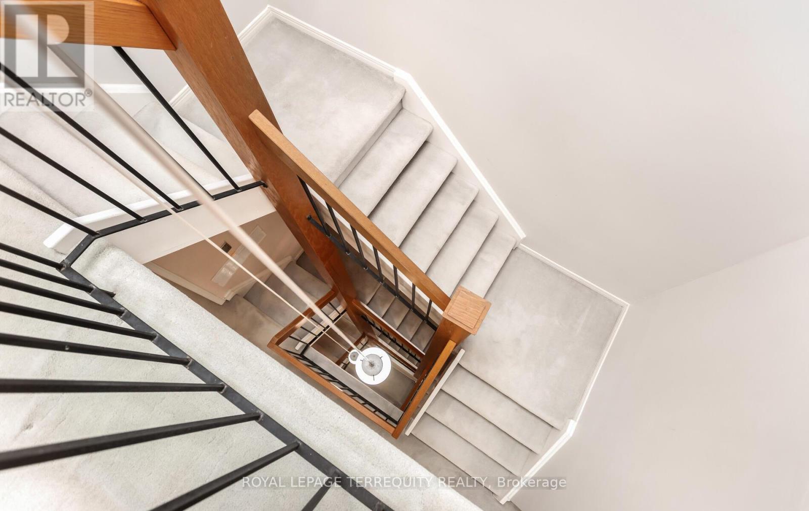 #33 1250 MARLBOROUGH COURT - 33