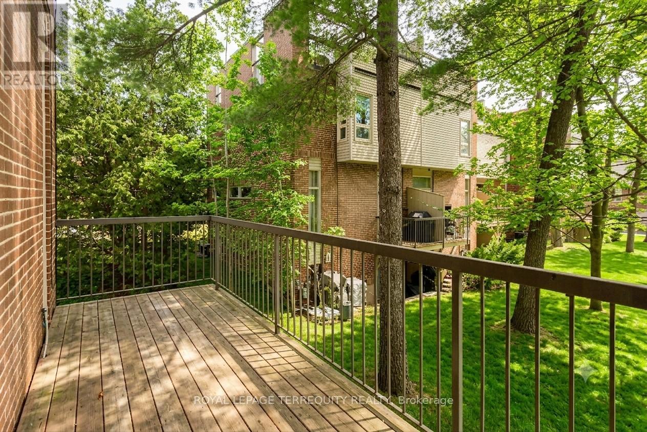 #33 1250 MARLBOROUGH COURT - 39