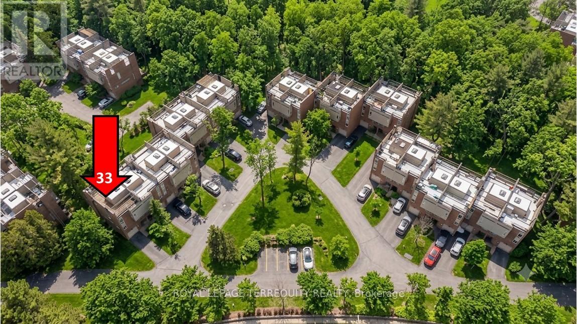 #33 1250 MARLBOROUGH COURT - 46