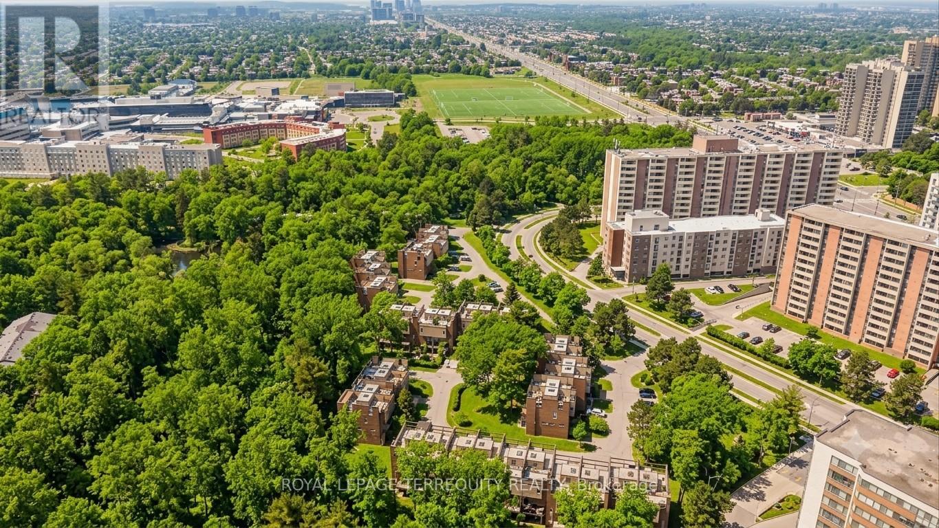 #33 1250 MARLBOROUGH COURT - 47