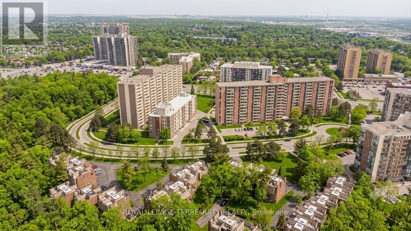 #33 1250 MARLBOROUGH COURT - 48