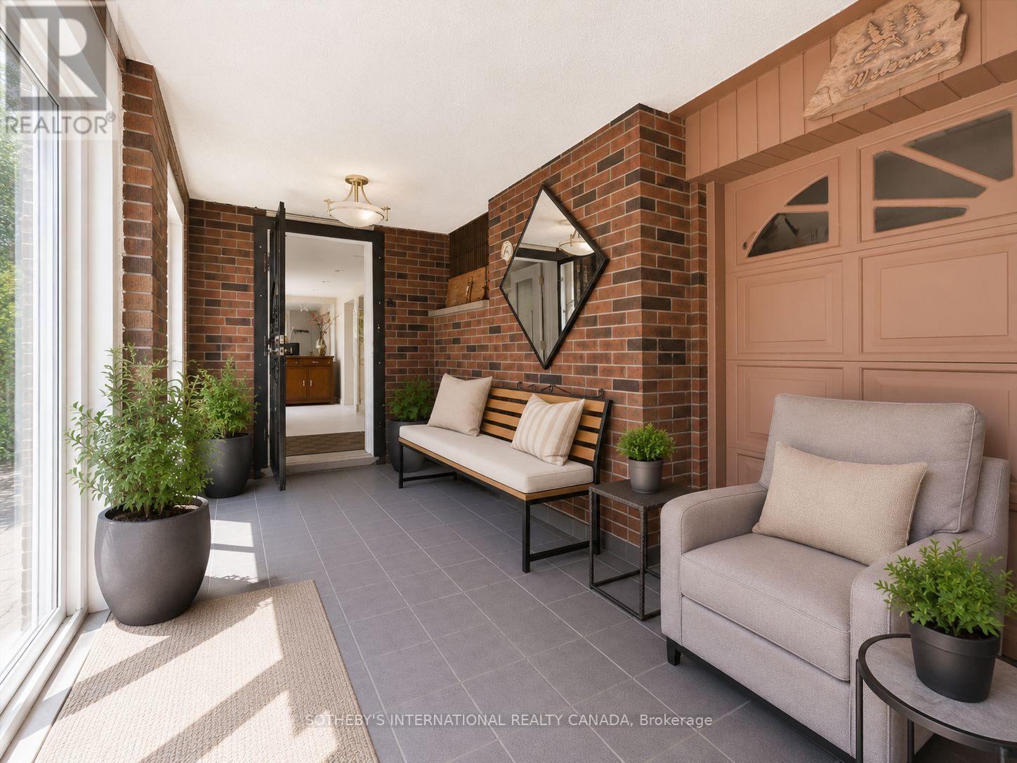 502 QUEENS DRIVE - 44