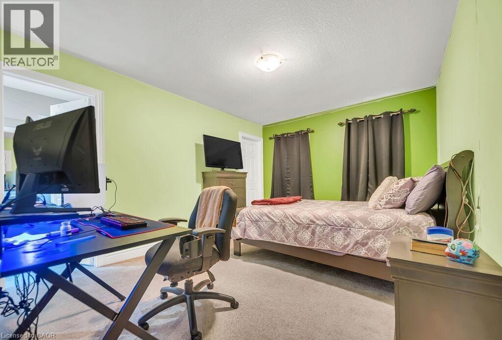 35 WILMOT Road - 34