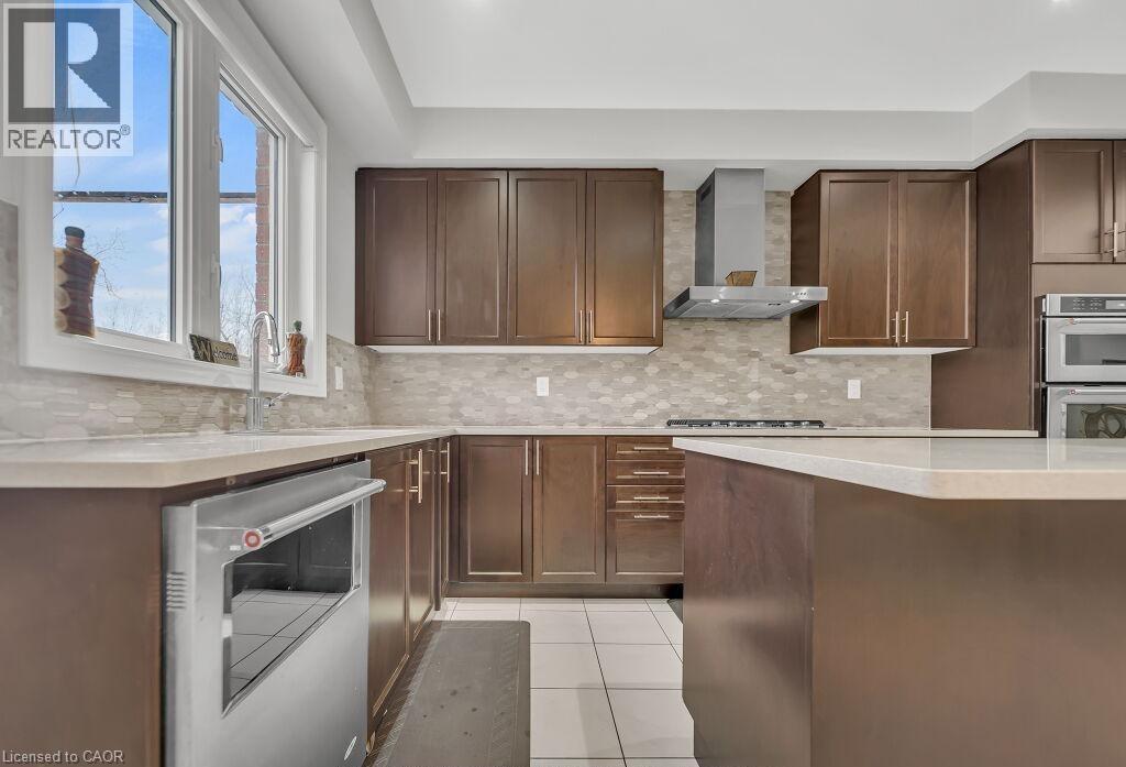 35 WILMOT Road - 13