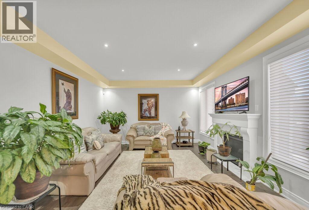 35 WILMOT Road - 9