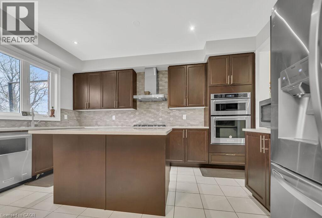 35 WILMOT Road - 12