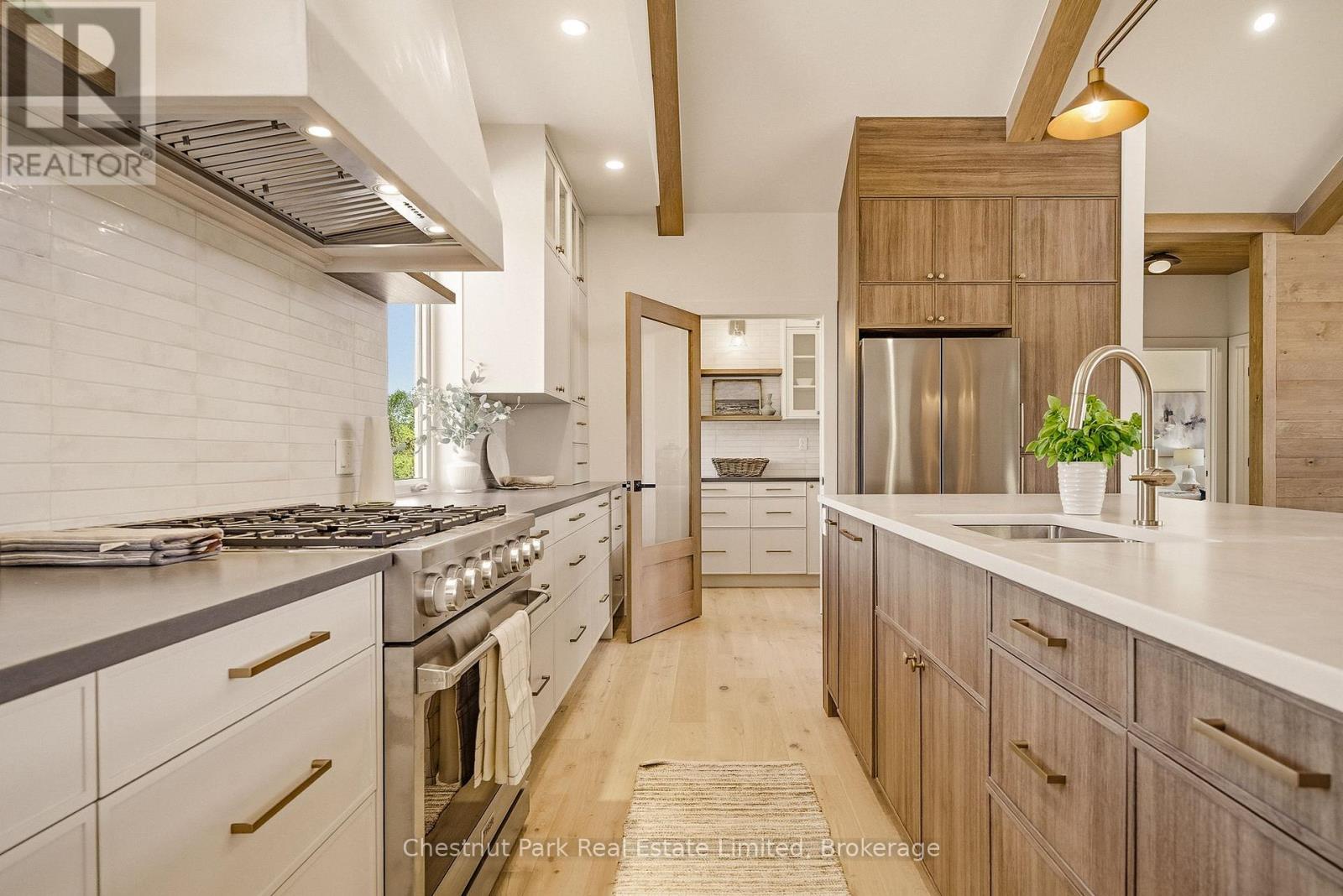 2621 VICTORIA ROAD - 10