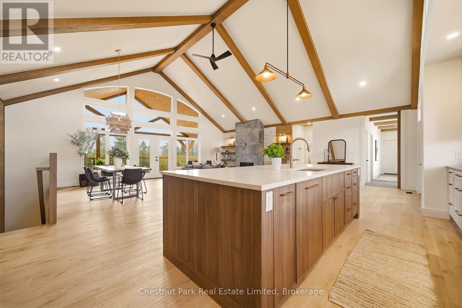 2621 VICTORIA ROAD - 13