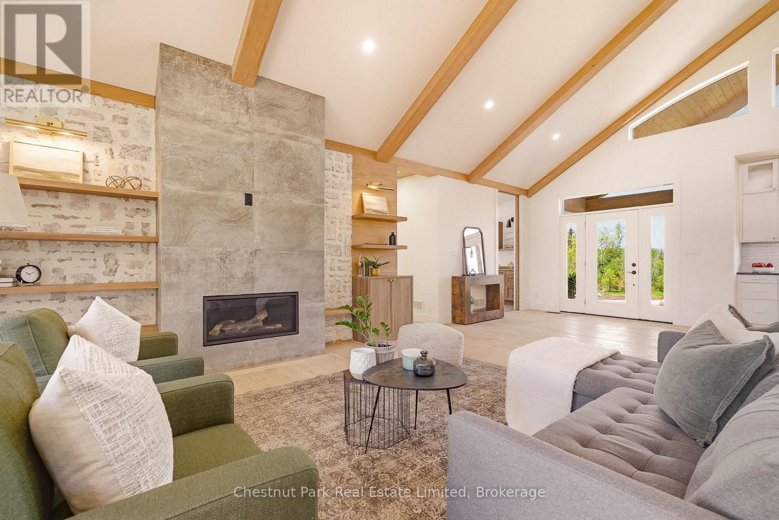 2621 VICTORIA ROAD - 18