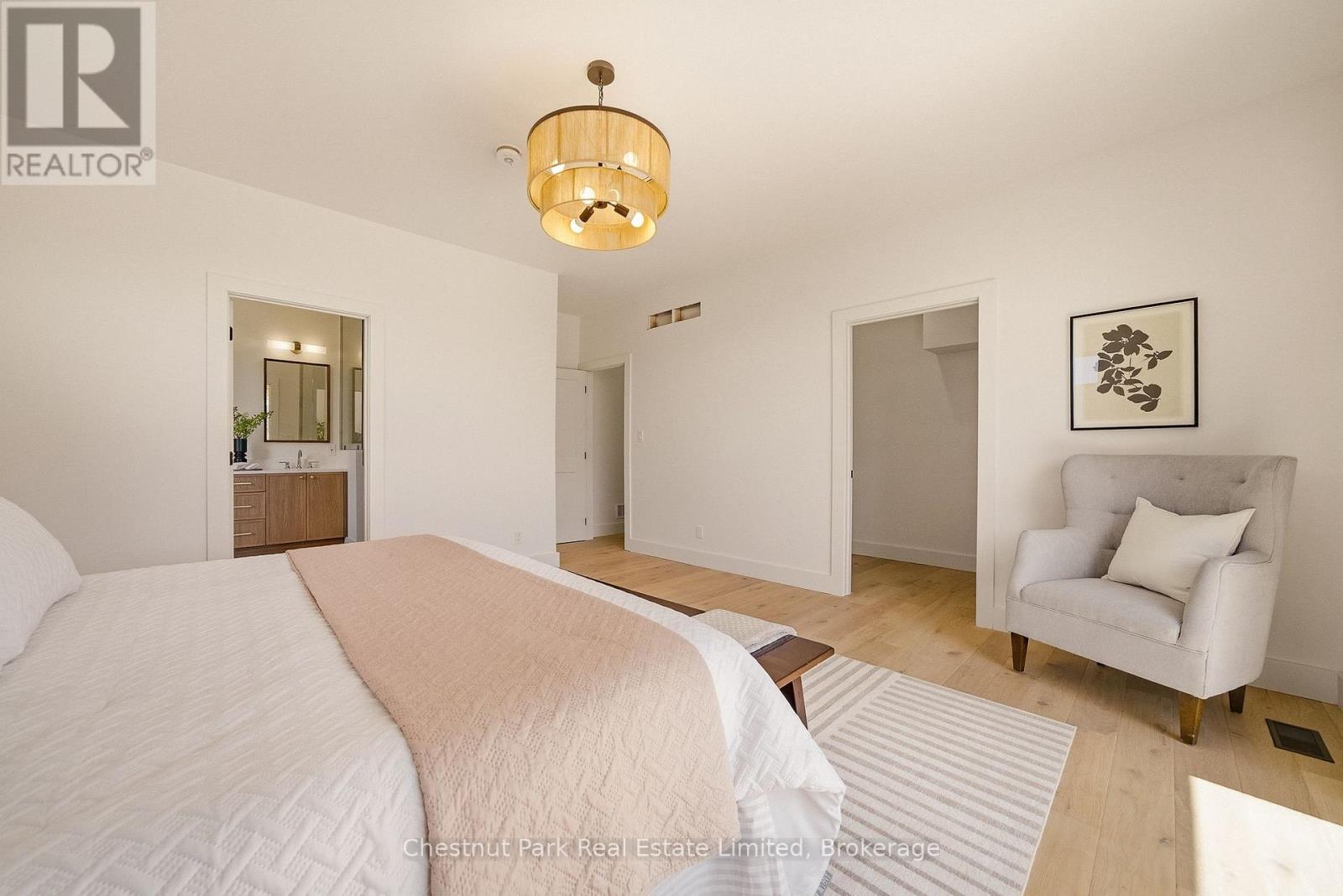 2621 VICTORIA ROAD - 24