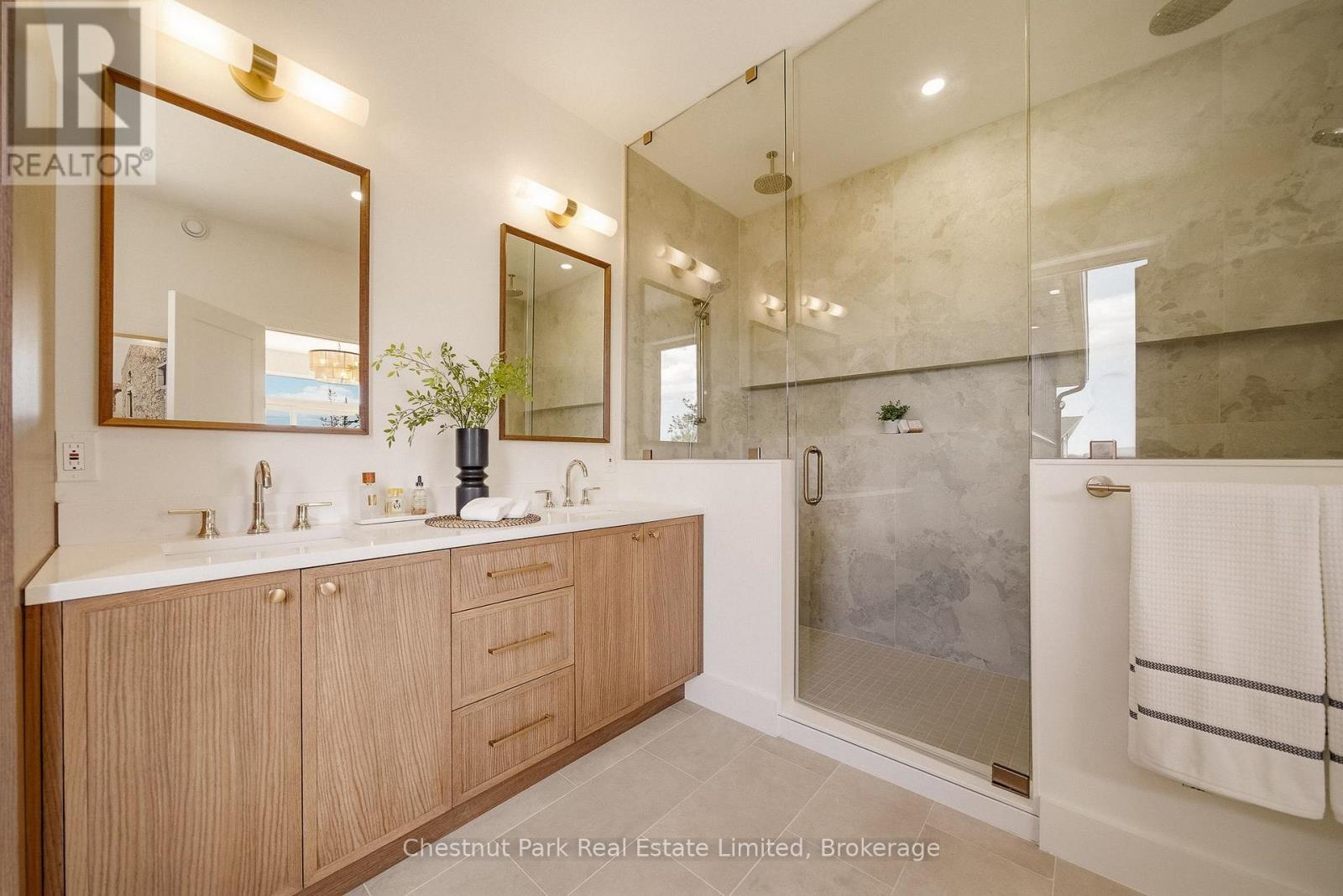 2621 VICTORIA ROAD - 25