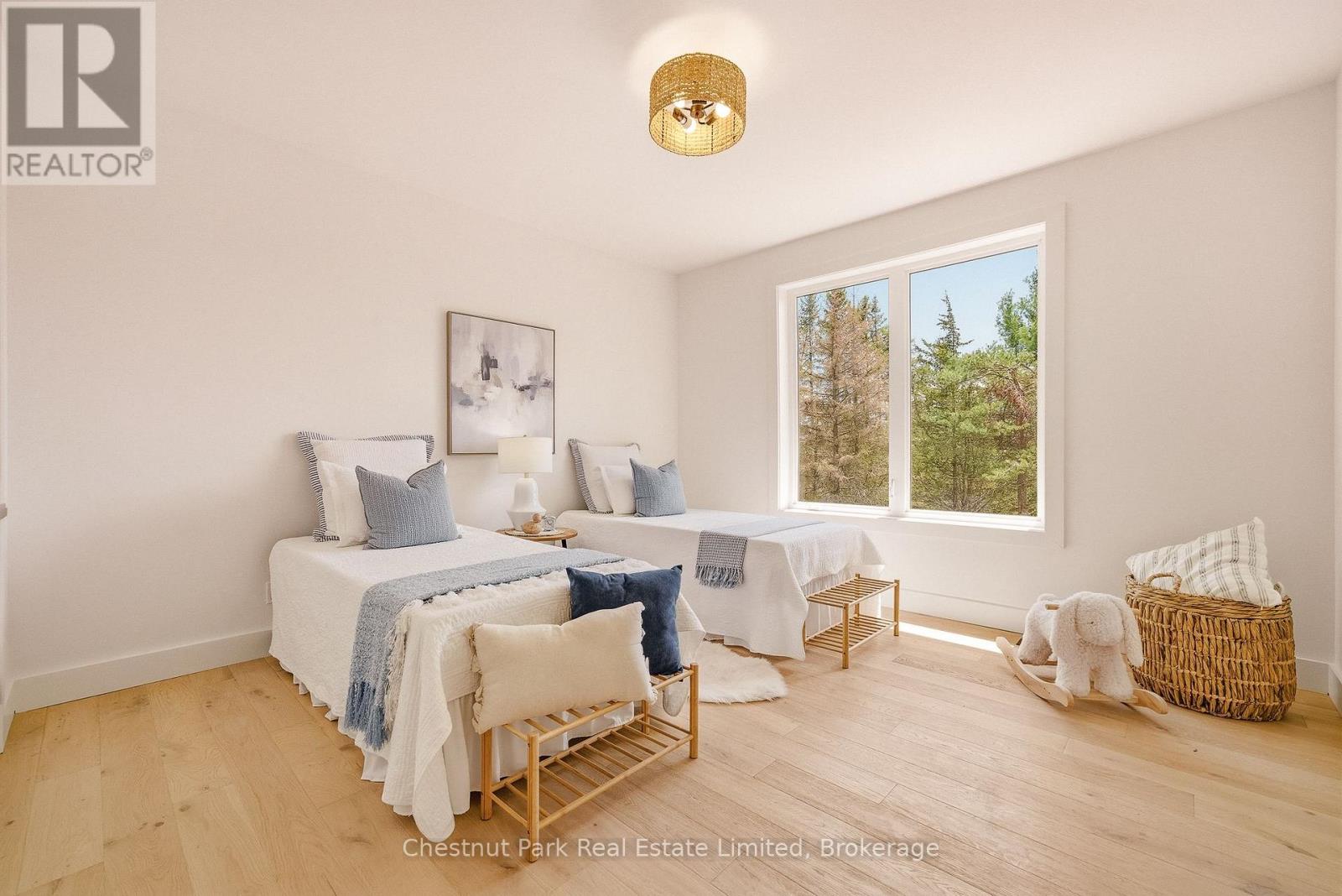 2621 VICTORIA ROAD - 29