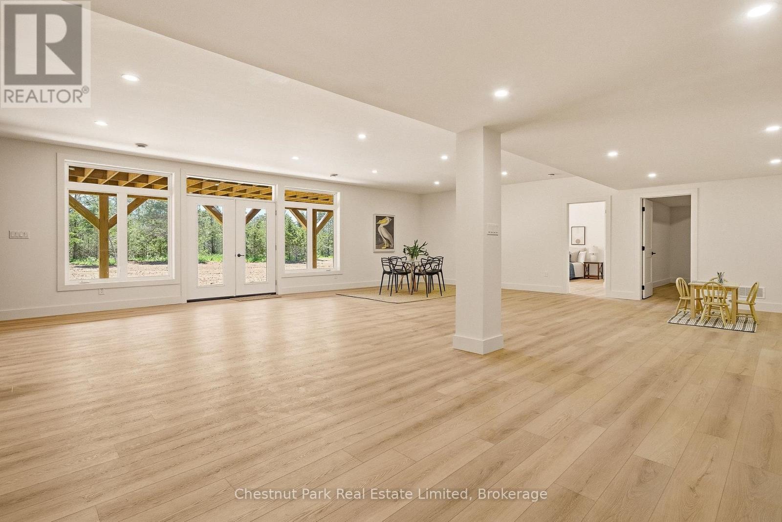 2621 VICTORIA ROAD - 38