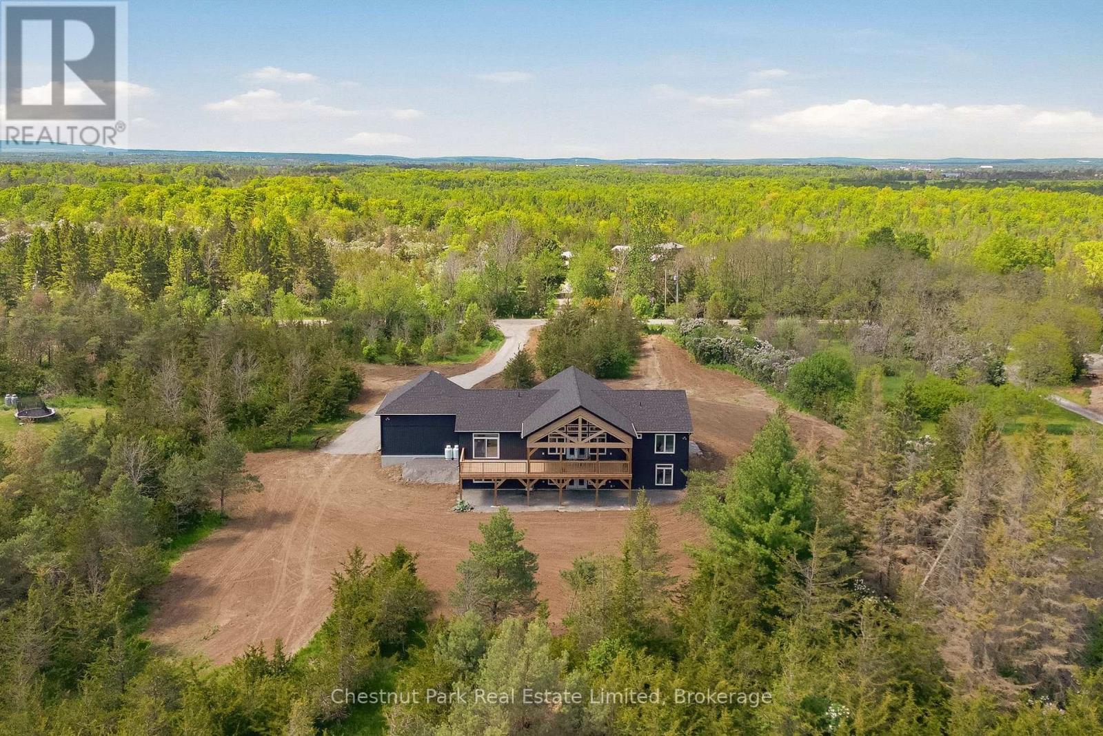 2621 VICTORIA ROAD - 48