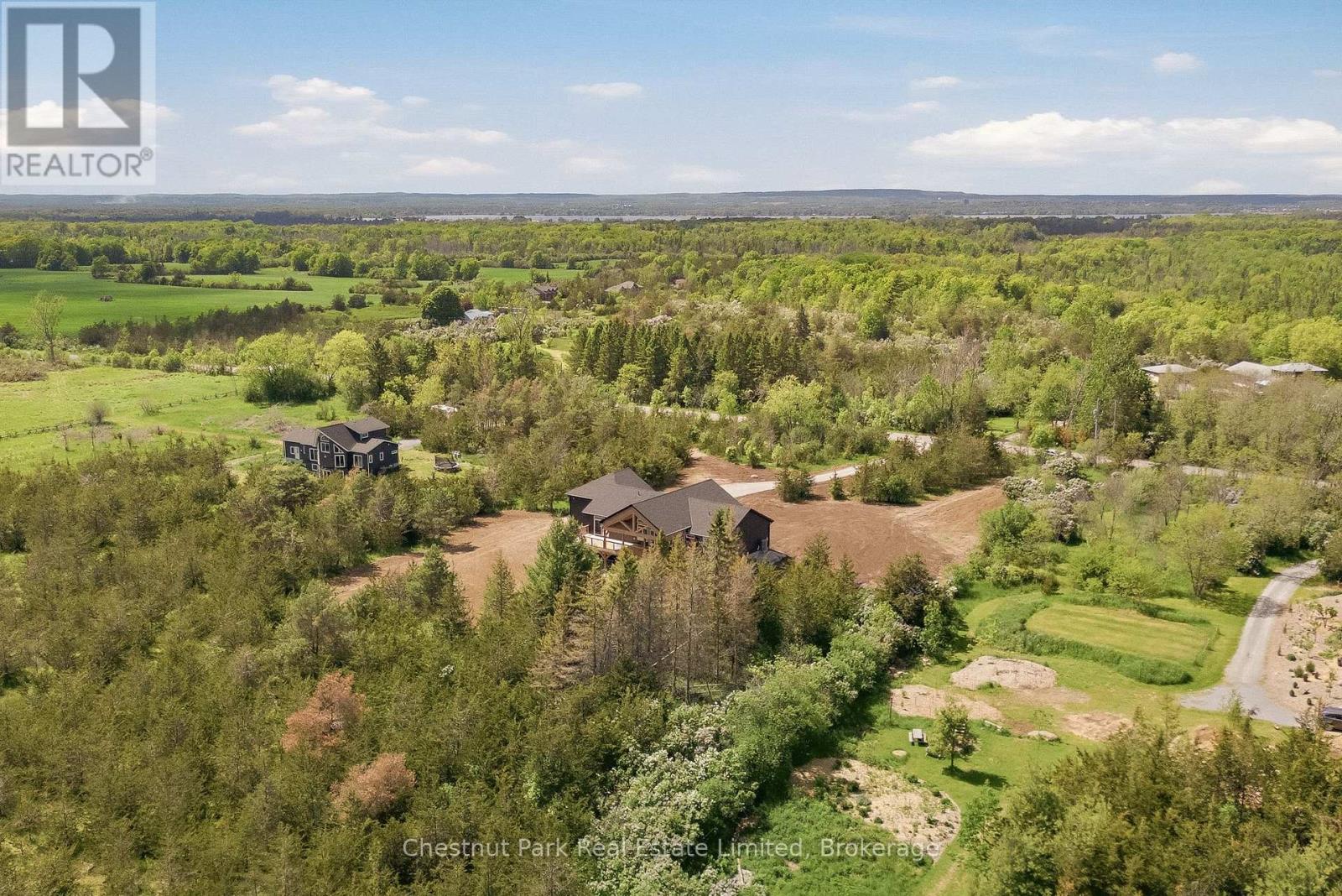 2621 VICTORIA ROAD - 49