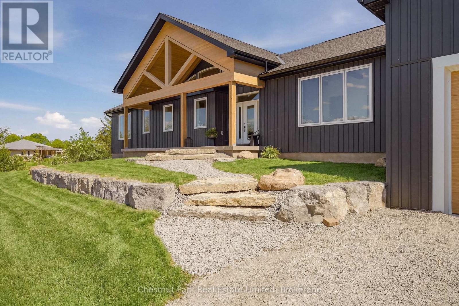 2621 VICTORIA ROAD - 6