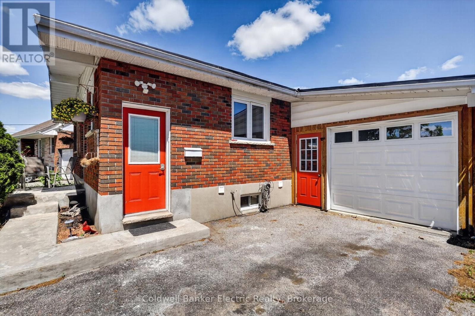 668 BARBARA CRESCENT - 33