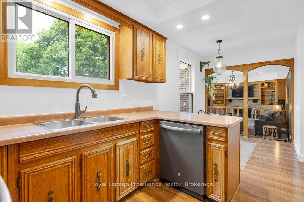 28 BRIARWOOD CRESCENT - 13