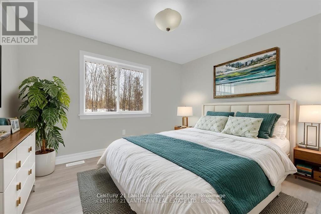 1039 CROOKSTON ROAD - 16