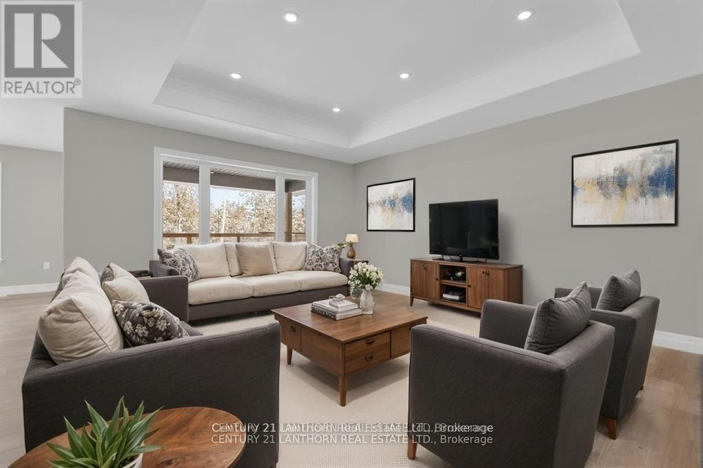 1039 CROOKSTON ROAD - 5