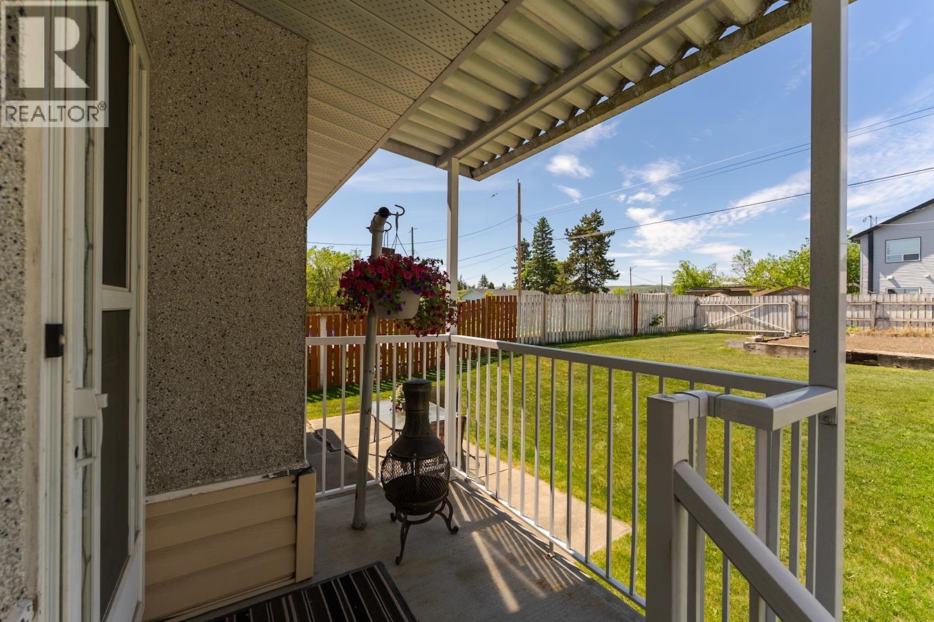 Photo 8 of 36 — 777 GILLETT STREET · Prince George, BC