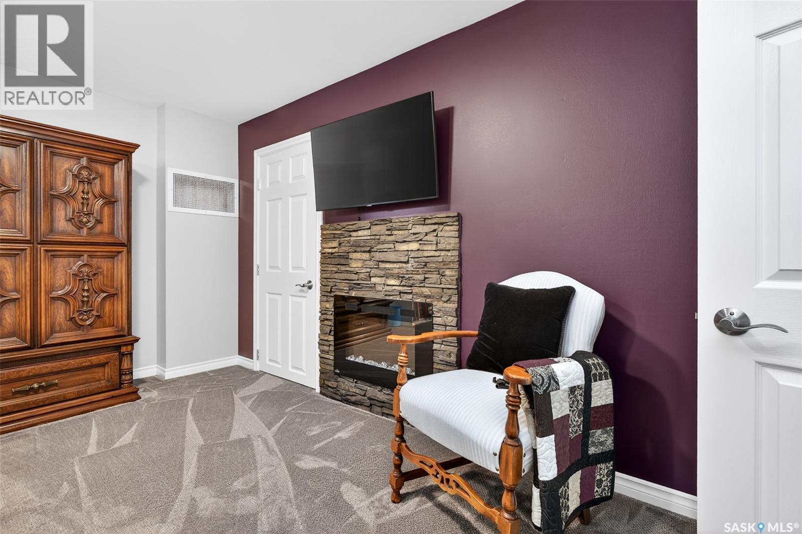 1030 1st AVENUE NW - 53